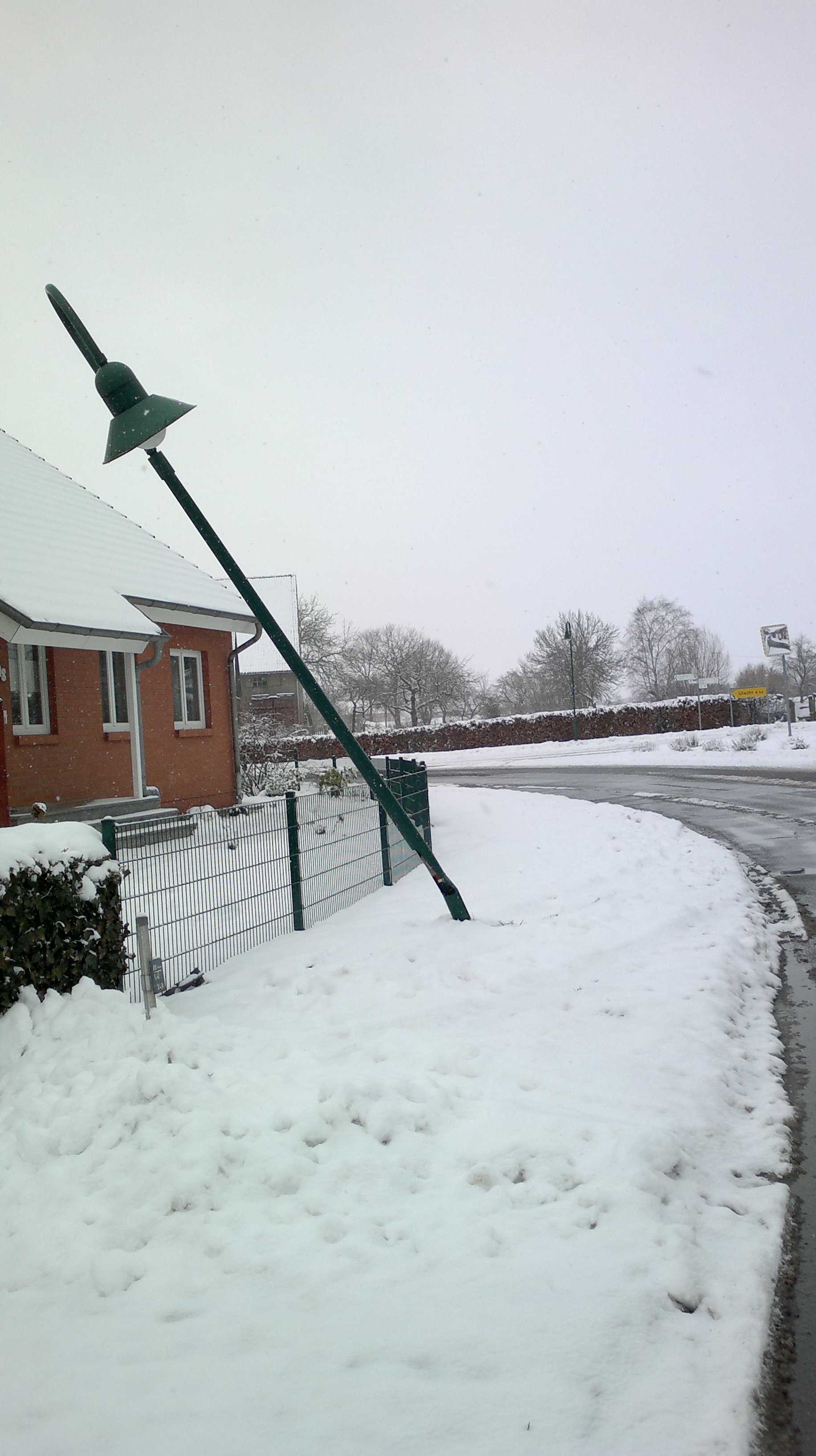 Laternenmast, geknickt