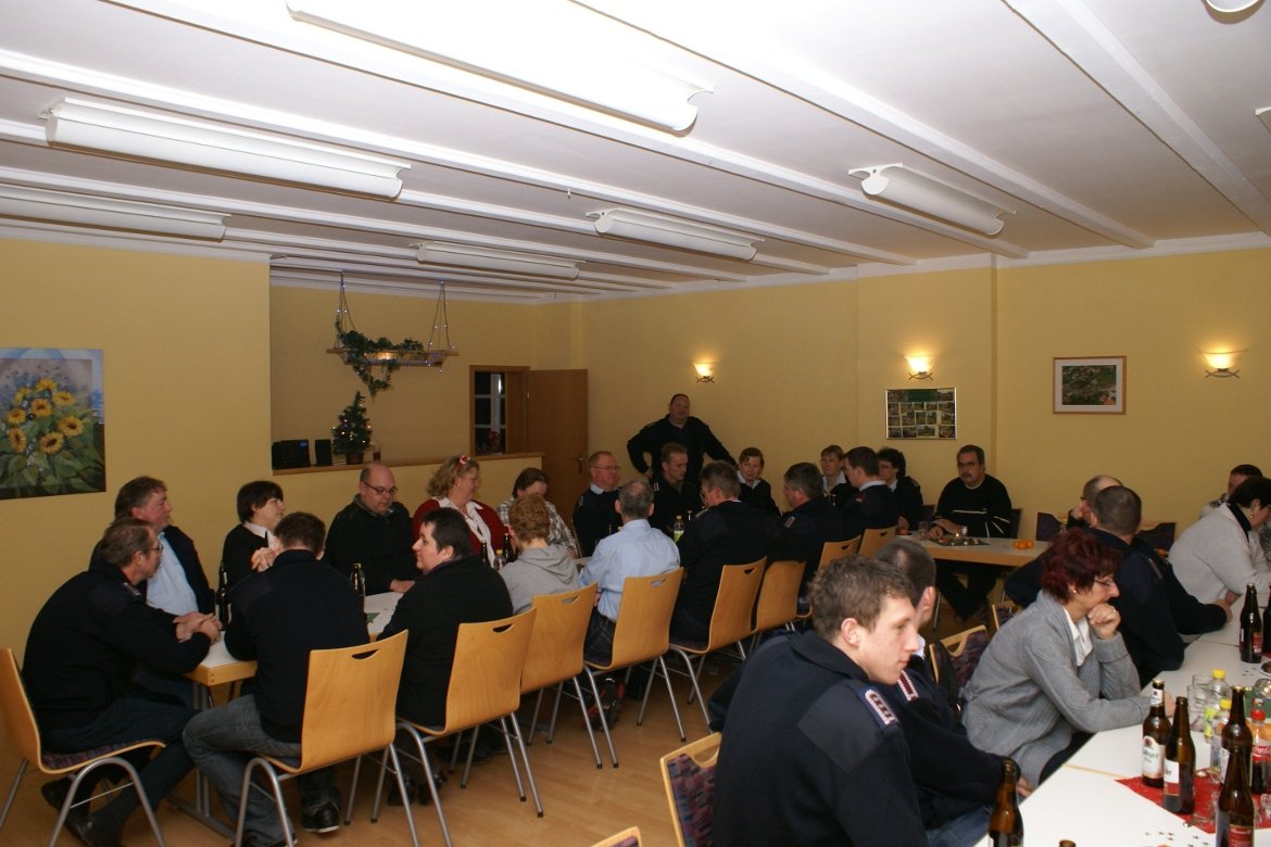 Der Wehrführer eröffnet den Abend